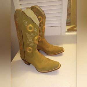 Texas Town Women's Cowboy Boots With Sunflower Embroidery